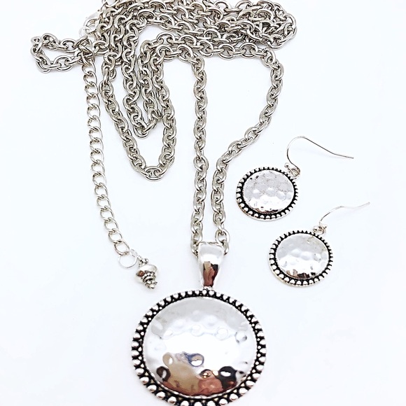 Silver Beaded Hammered Disc Earring Necklace Set - Picture 2 of 8